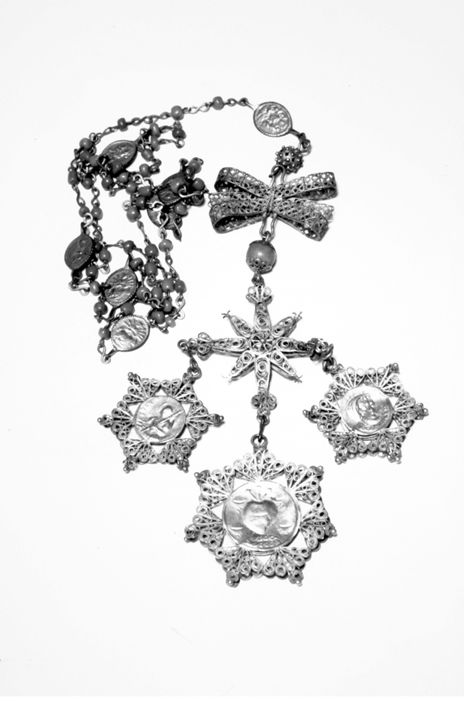 Madonna addolorata con simboli della passione (corona del rosario)