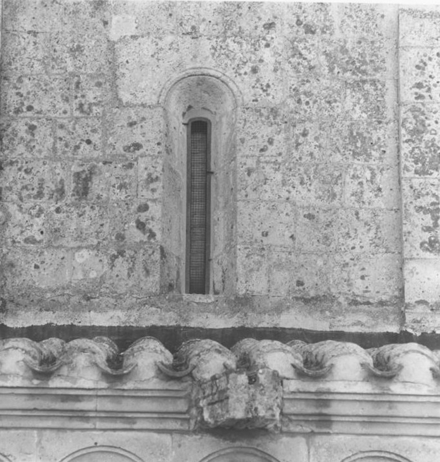 Monofora, serie