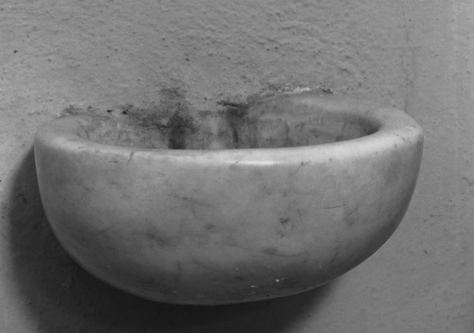 Acquasantiera da parete