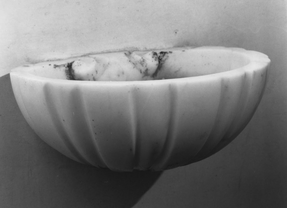 Acquasantiera - a conchiglia