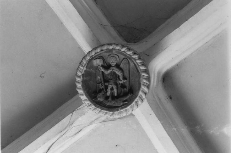 San michele arcangelo combatte satana (chiave di volta)