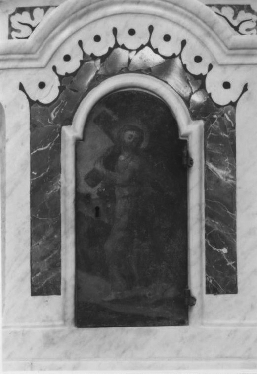 Cristo che abbraccia la croce (sportello di tabernacolo, elemento d'insieme)