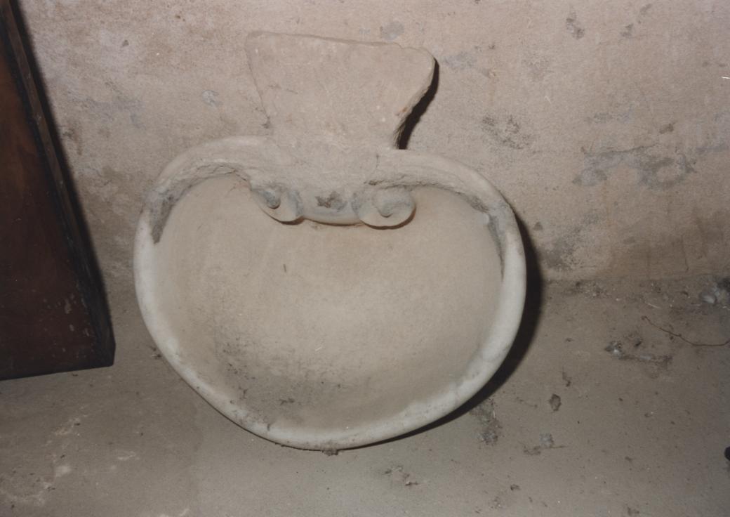 Acquasantiera pensile
