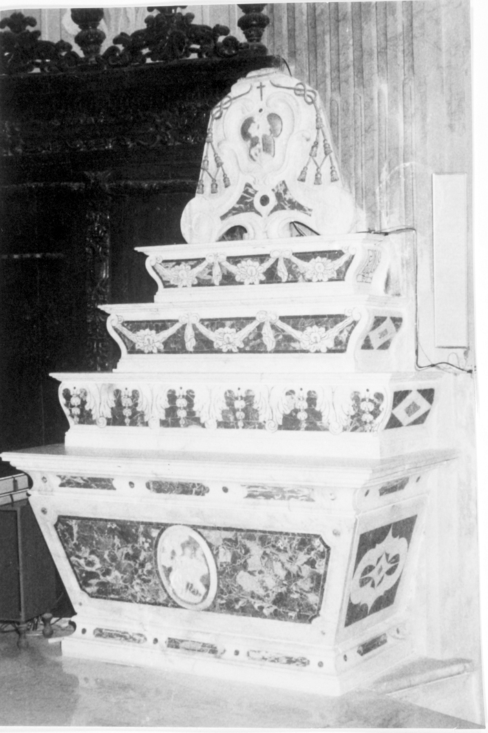 Credenza d'altare
