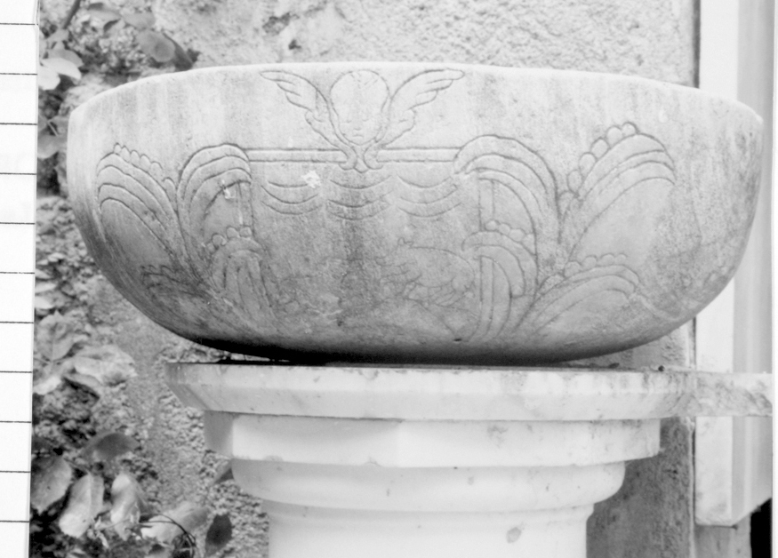 Acquasantiera, frammento