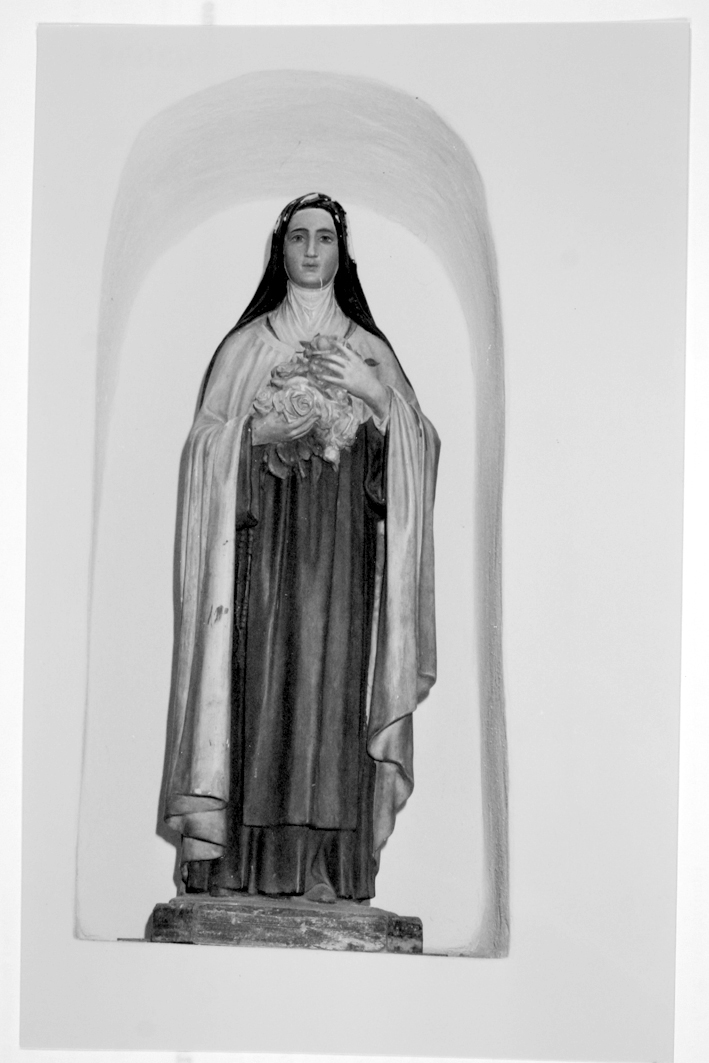 Santa teresina di lisieux (statua)