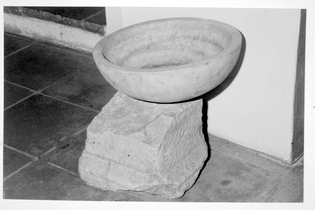 Acquasantiera, frammento
