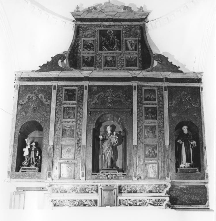 Altare del rosario., misteri del rosario; madonna del rosario; san domenico; santa caterina da siena; san isidoro; madonna con bambino; sant'antonio abate. (altare, insieme)