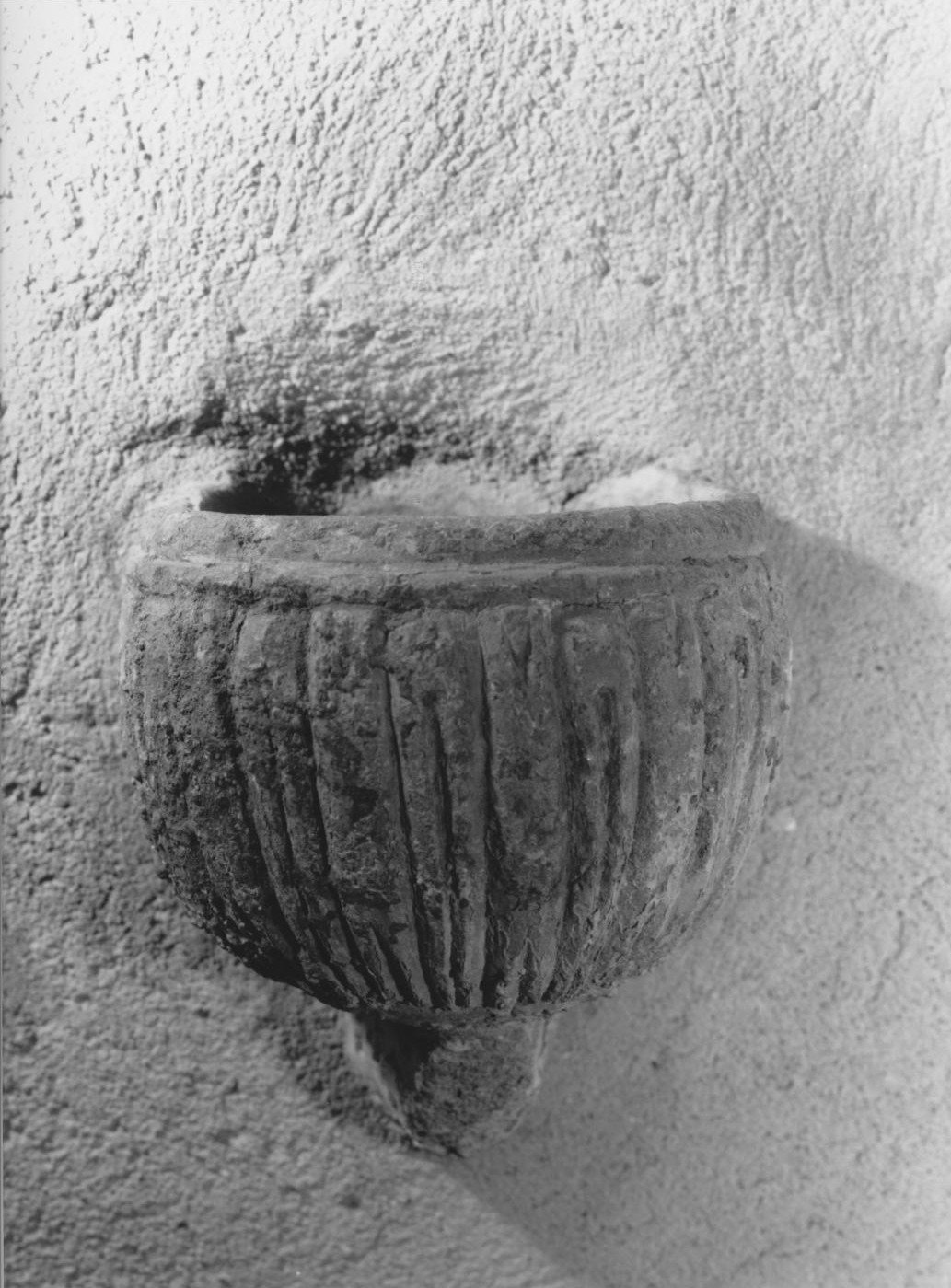 Acquasantiera da parete