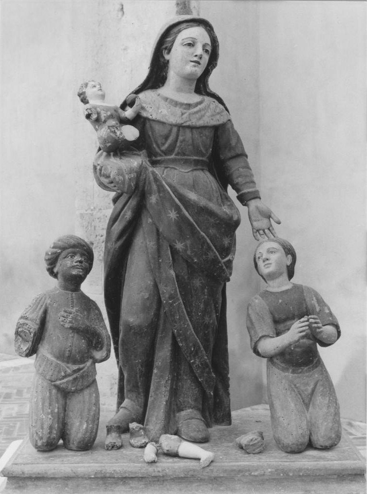 Madonna d'itria, madonna con bambino e devoti (statua, insieme)