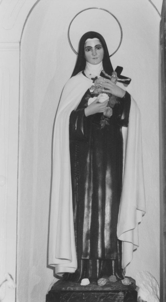 Santa teresina di lisieux (statua)