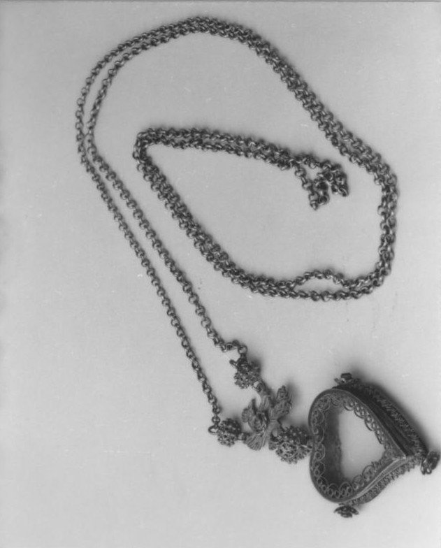 Catena di gioiello, serie