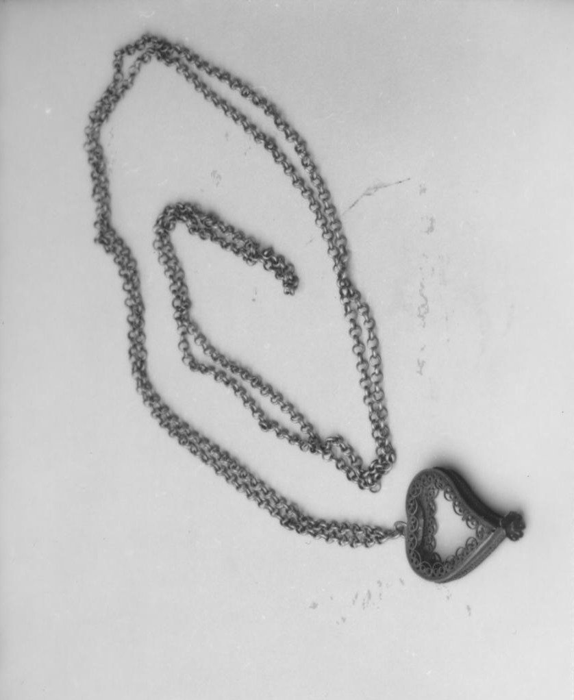 Catena di gioiello, serie