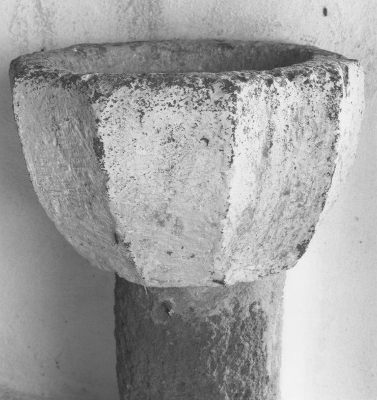 Acquasantiera - a fusto