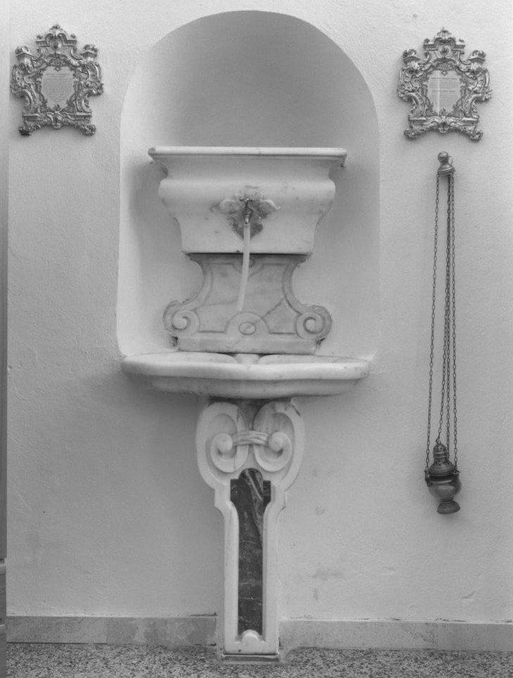 Lavabo - a parete