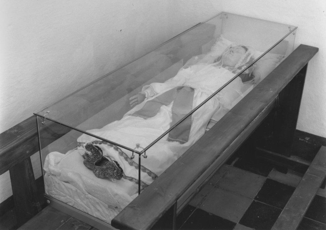 Dormitio virginis, statua