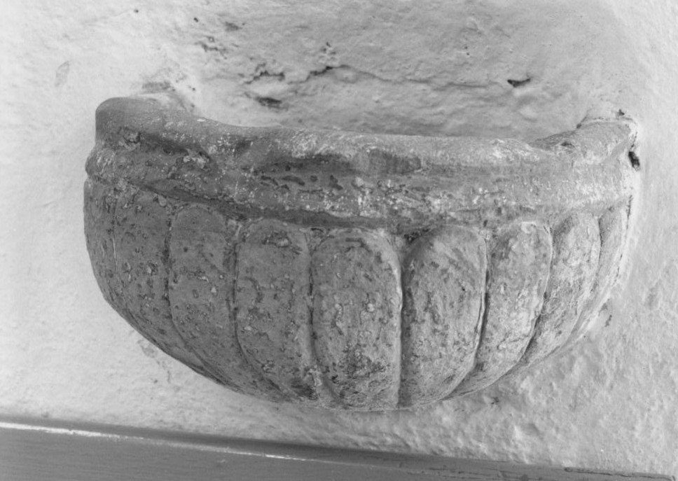 Acquasantiera da parete