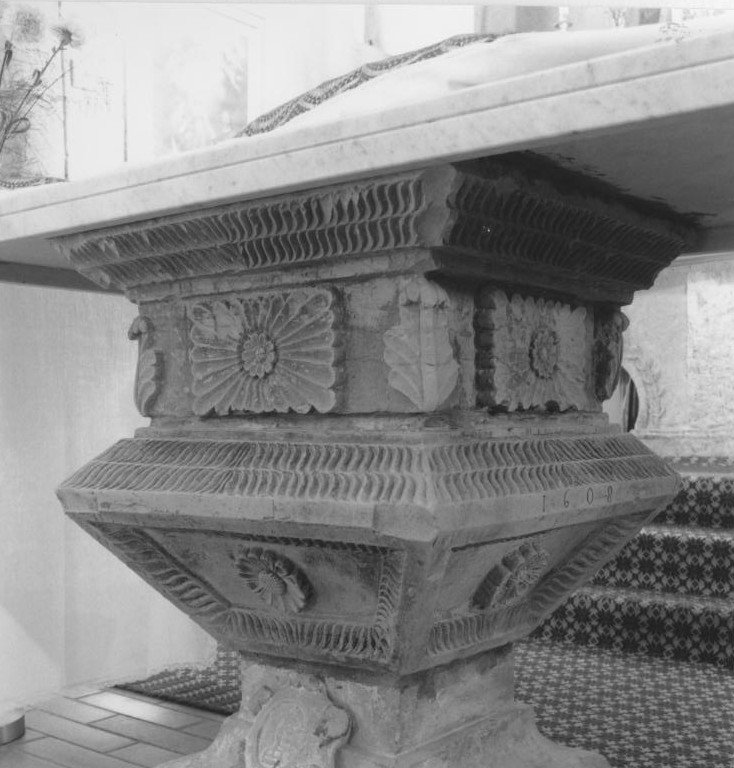 Basamento d'altare