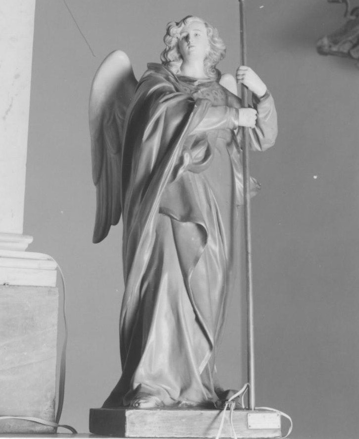 Angelo reggicandelabro (candelabro - a statua)