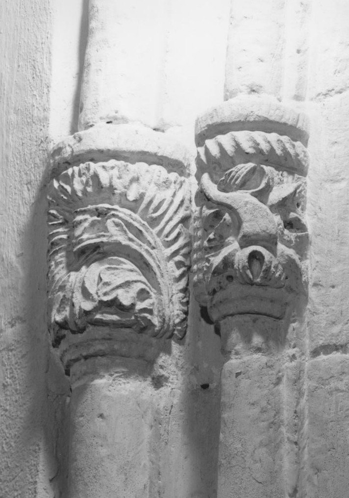 Motivo decorativo zoomorfo (capitello, serie)