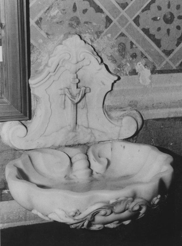 Acquasantiera pensile