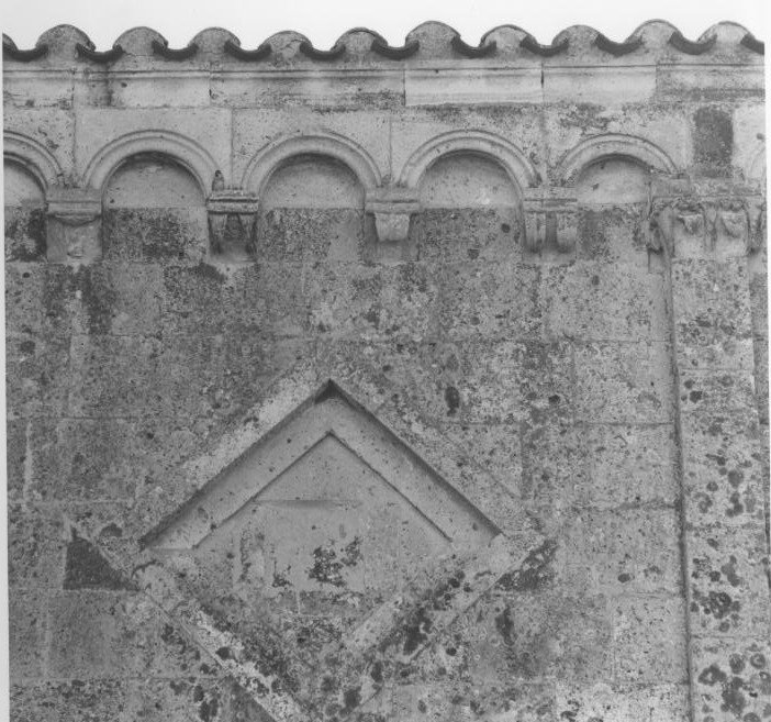 Archetto pensile, serie