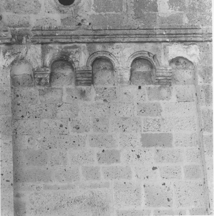 Archetto pensile, serie