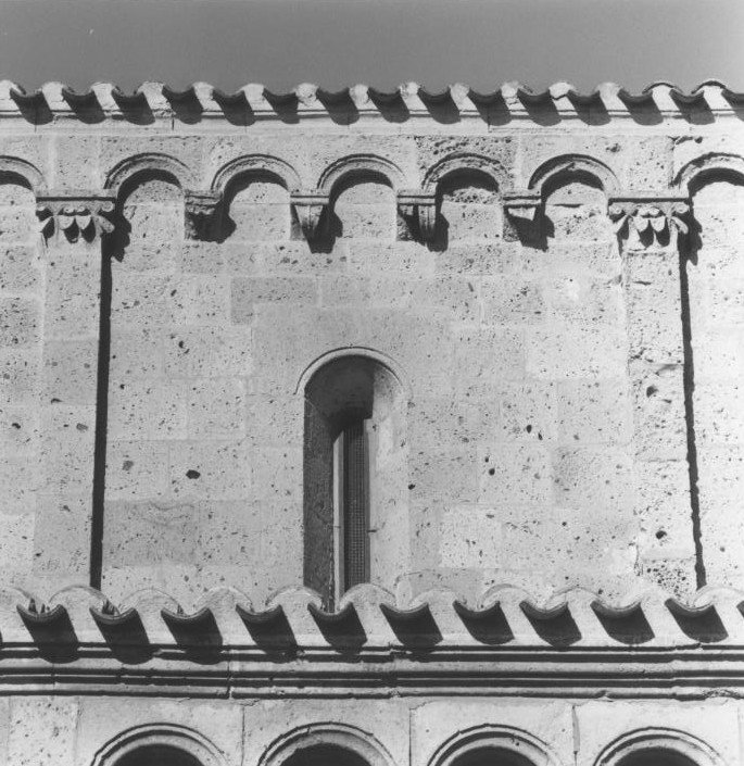 Archetto pensile, serie