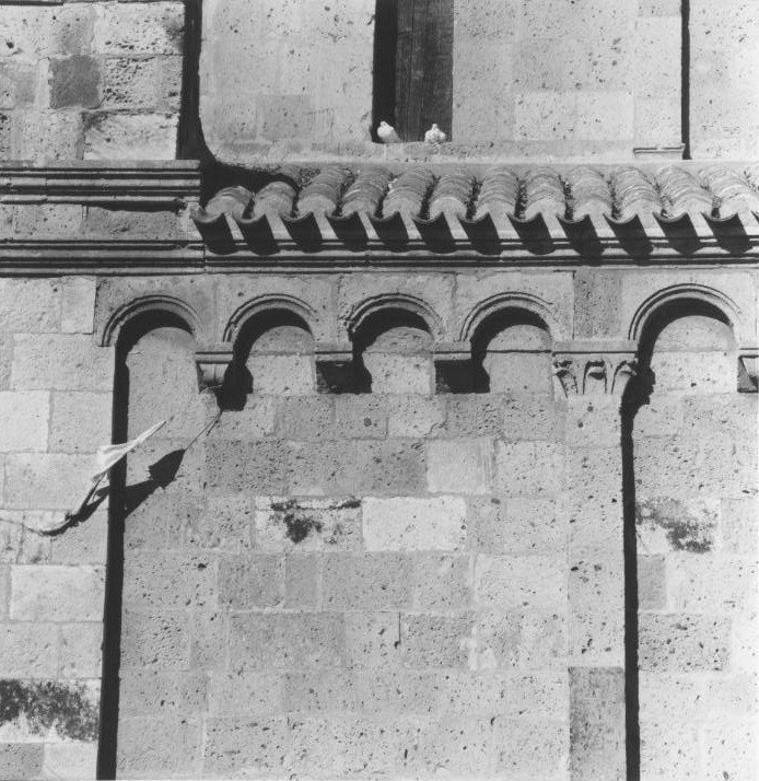 Archetto pensile, serie