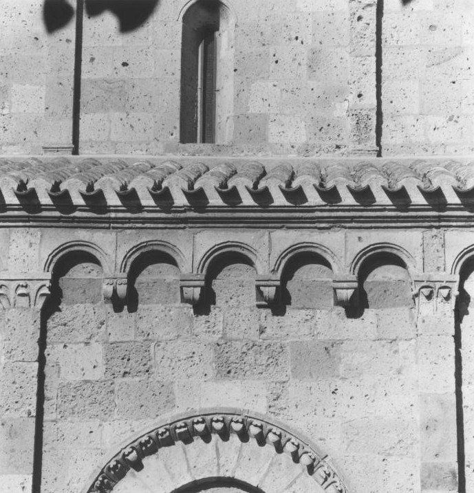 Archetto pensile, serie