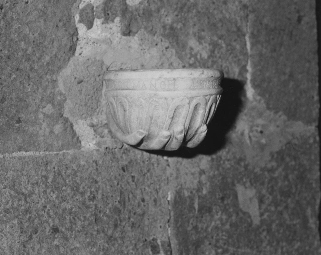 Acquasantiera pensile