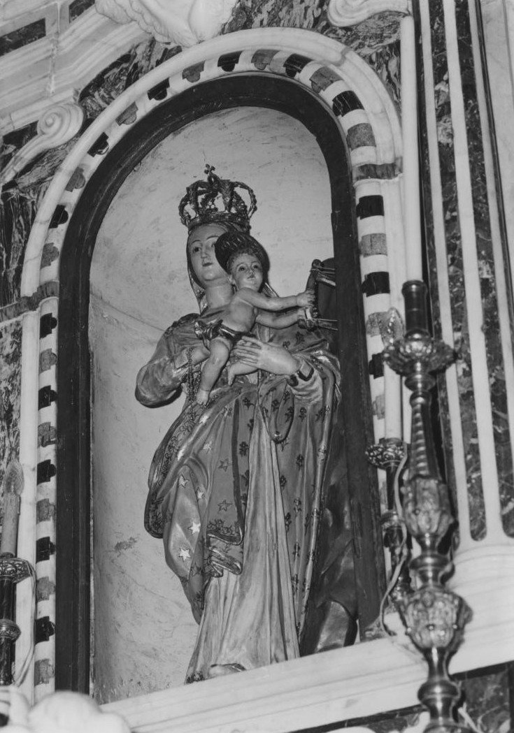Statua