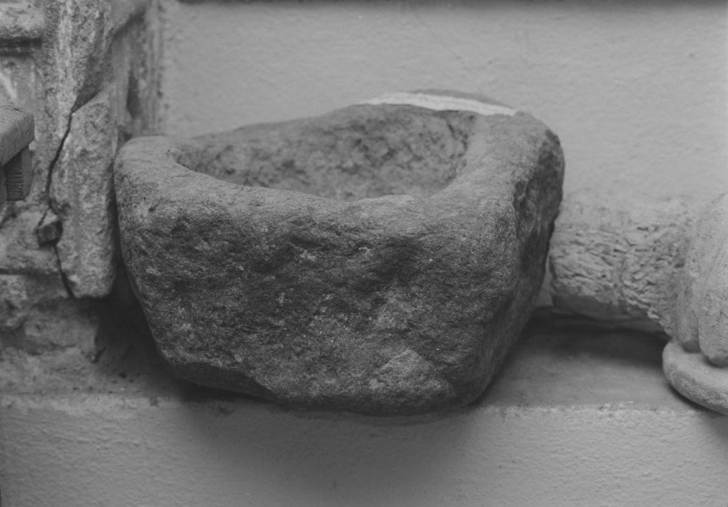 Acquasantiera pensile