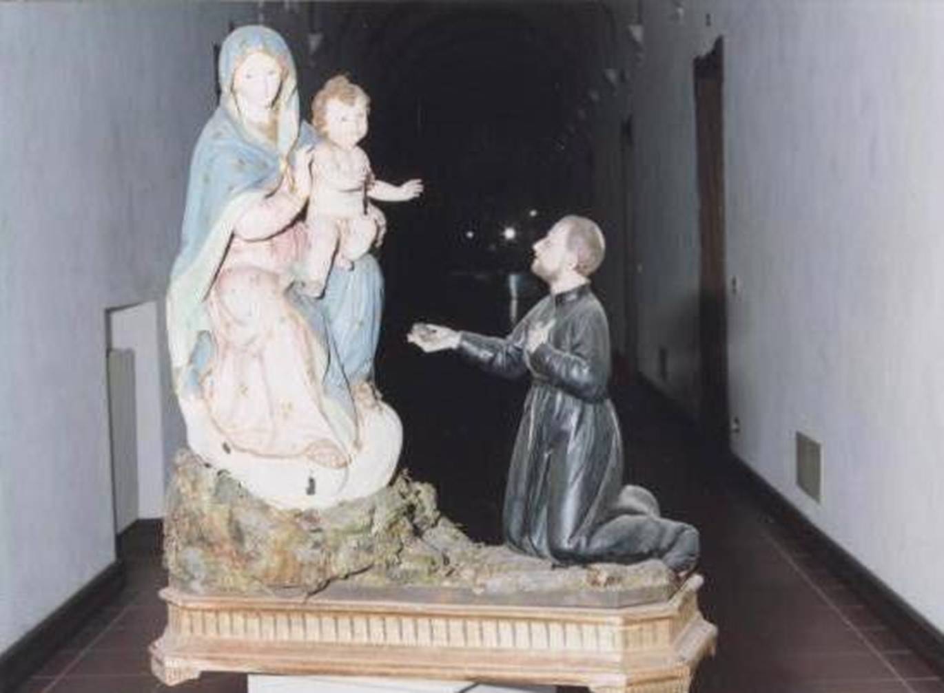 Madonna con bambino e san gaetano da thiene (gruppo scultoreo)