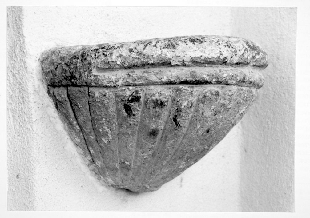 Acquasantiera da parete
