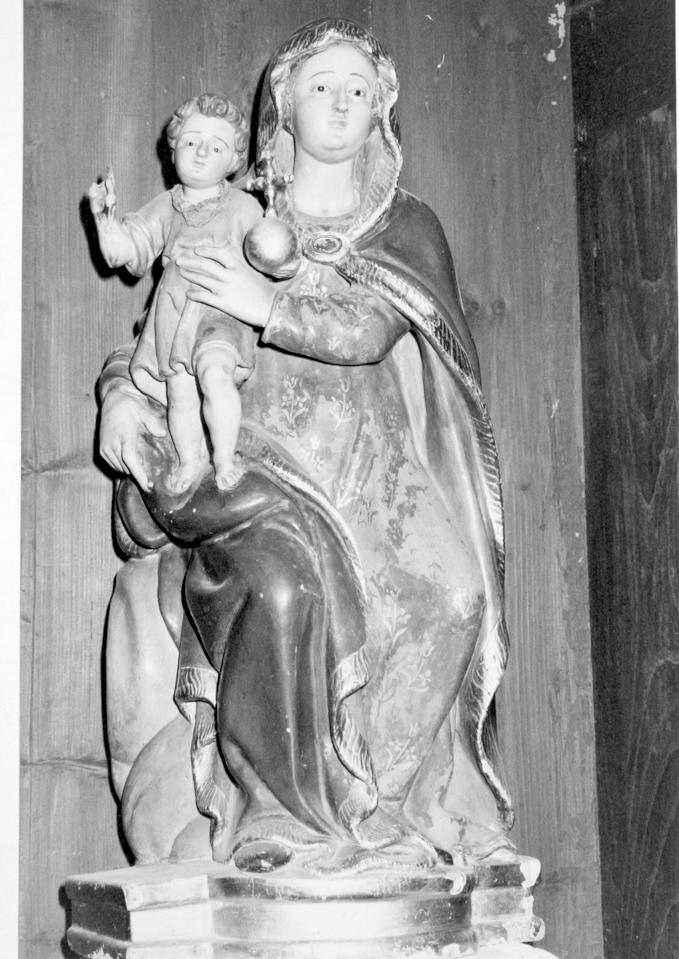 Madonna con bambino (statua)