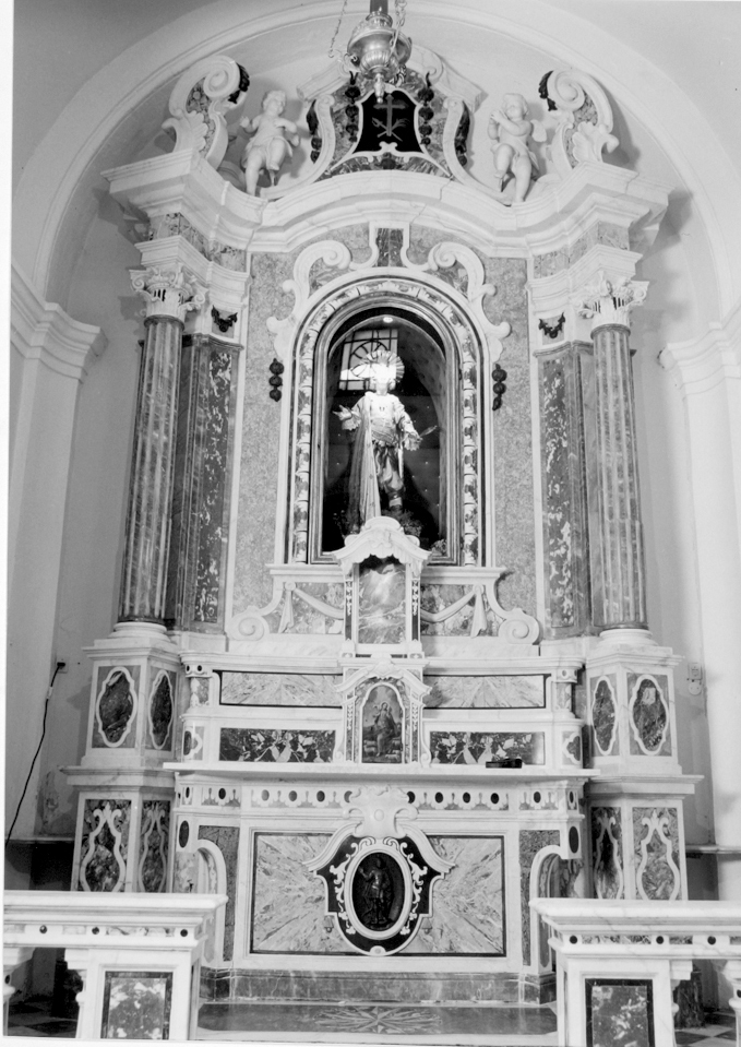 Altare di sant'efisio, altare