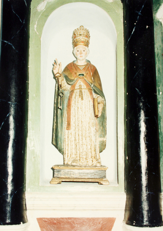 San pietro come primo vescovo di roma (statua)