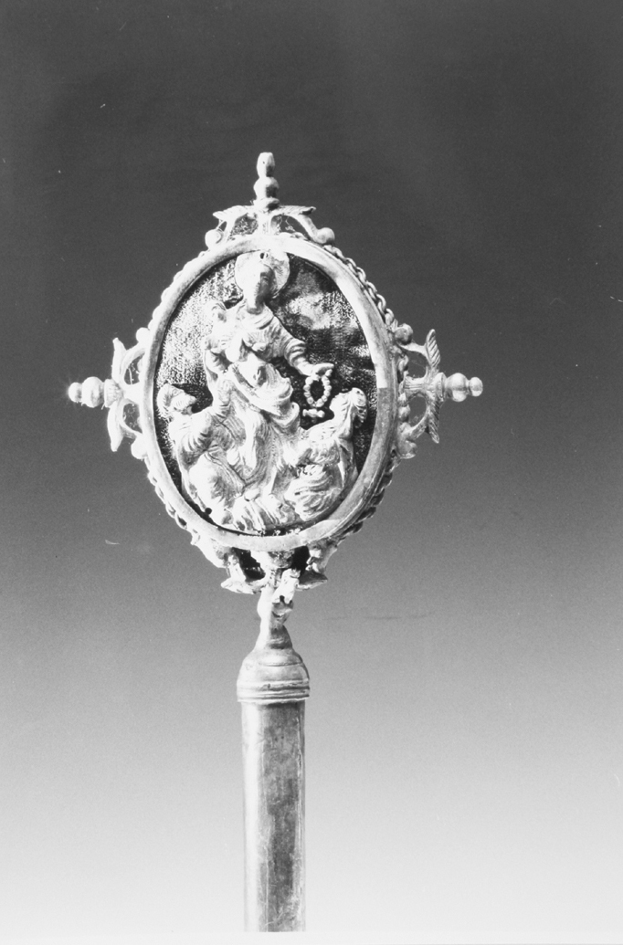 Madonna del rosario con san domenico e santa caterina da siena (emblema di confraternita, insieme)