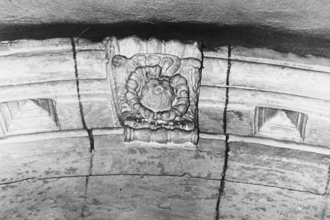 Motivo decorativo a rosette (chiave d'arco, coppia)