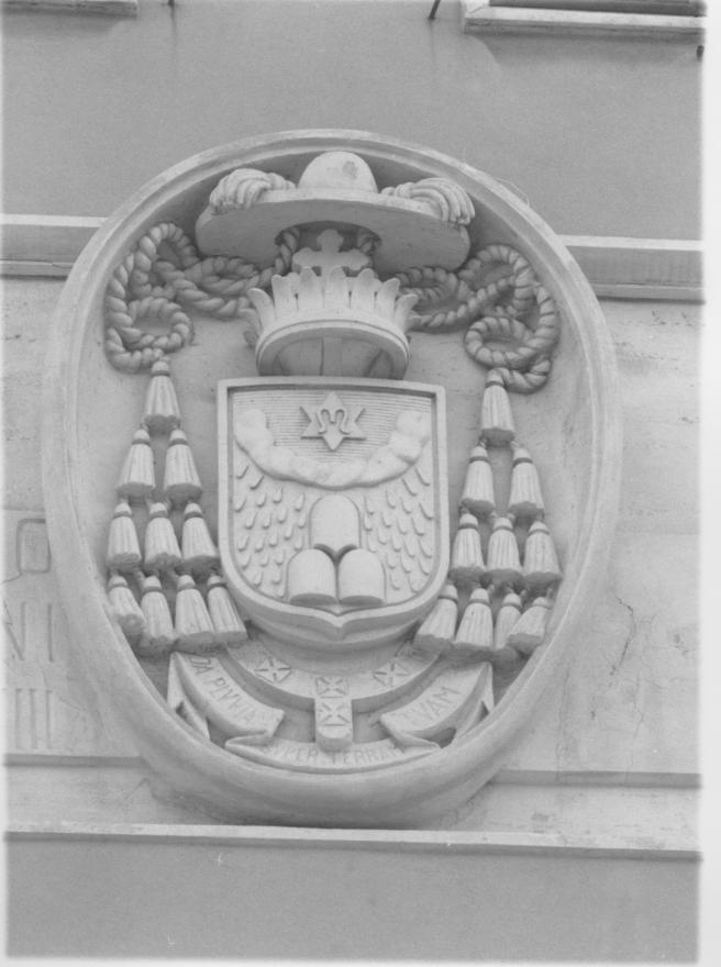 Stemma di mons. ernesto piovella, stemma (rilievo)