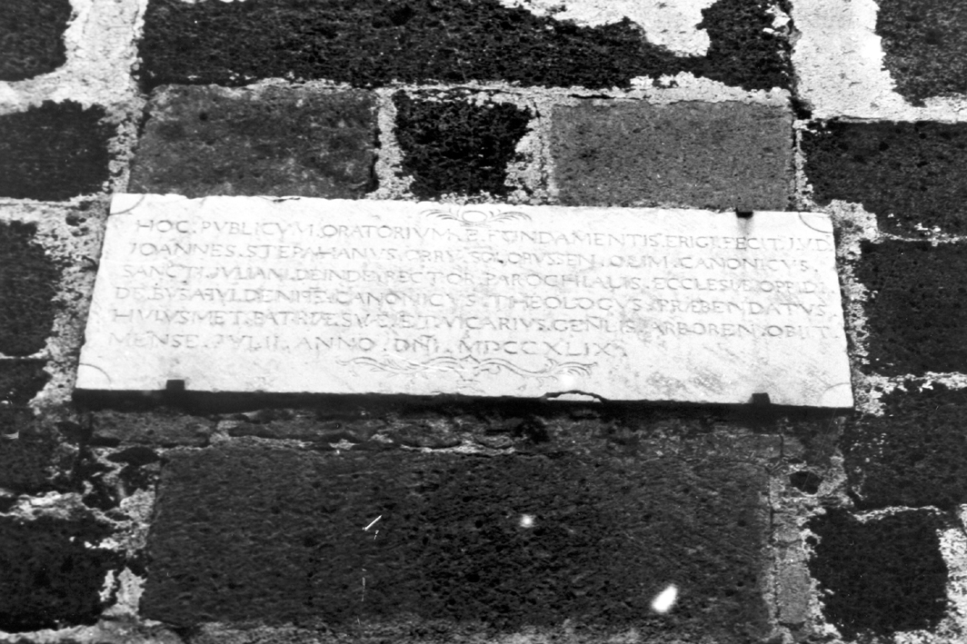 Lapide commemorativa