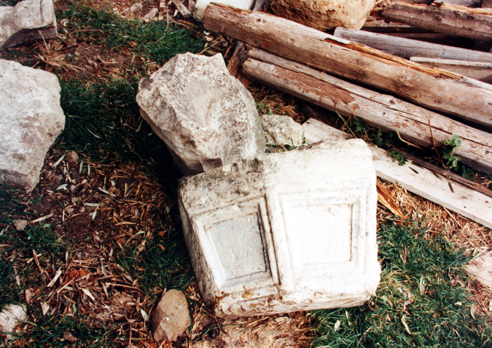 Acquasantiera, frammento