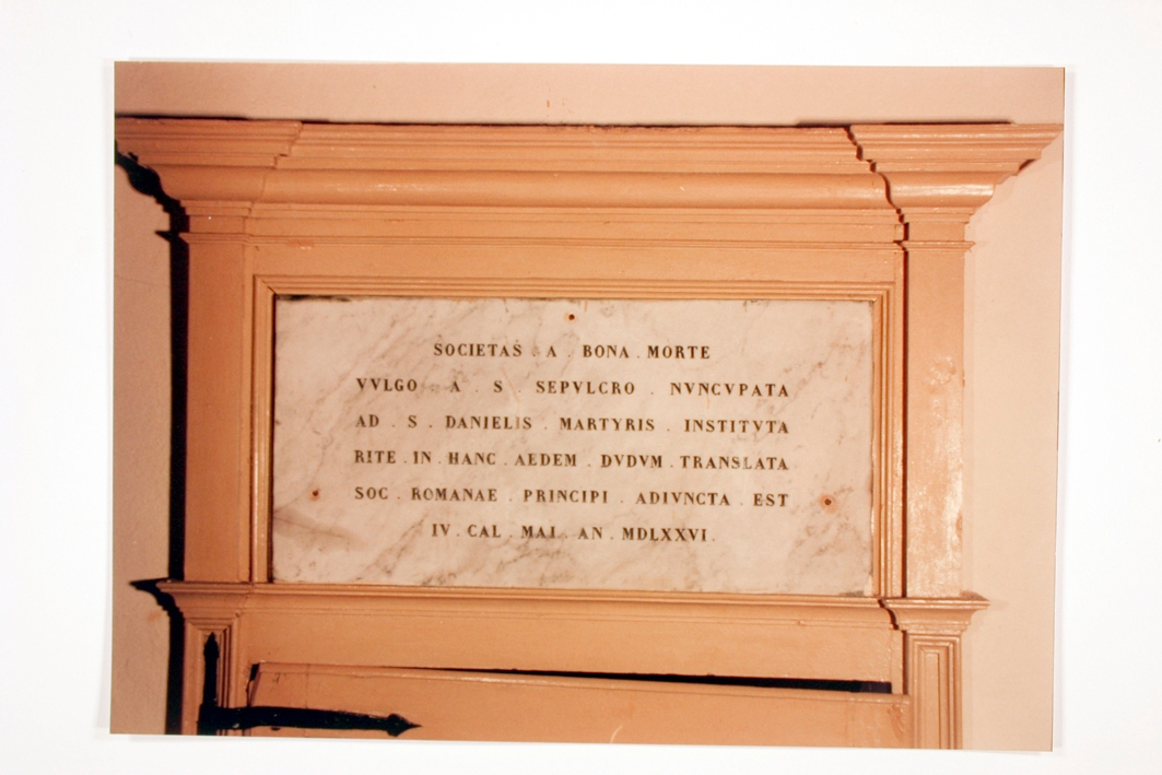 Lapide commemorativa
