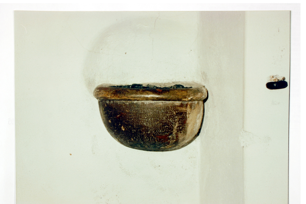 Acquasantiera pensile