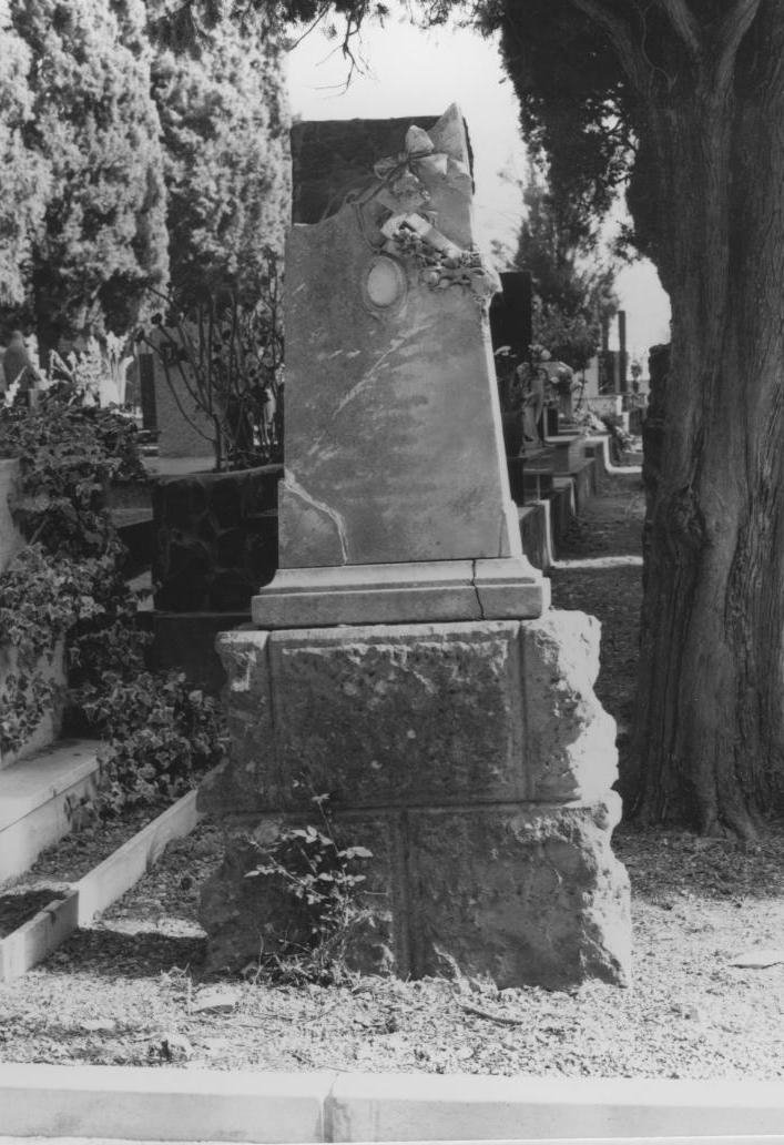 Monumento funebre