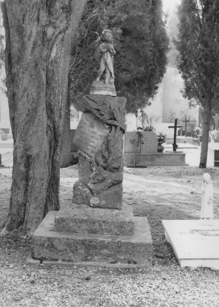 Figura femminile (monumento funebre)