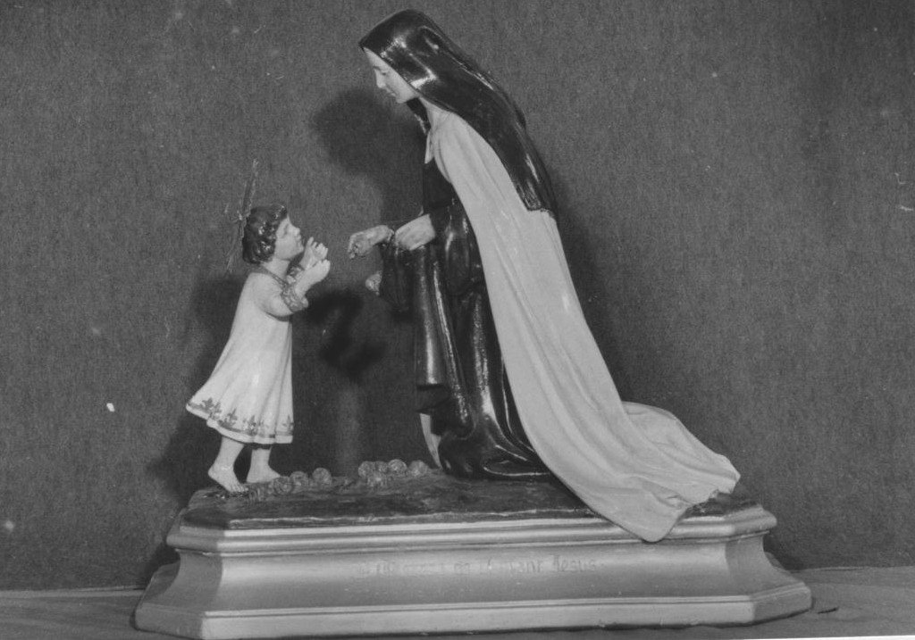 Santa teresa del bambino gesù (gruppo scultoreo)