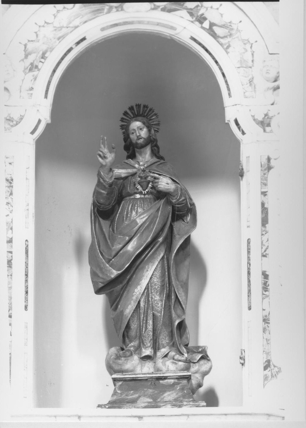 Sacro cuore di gesù (statua)