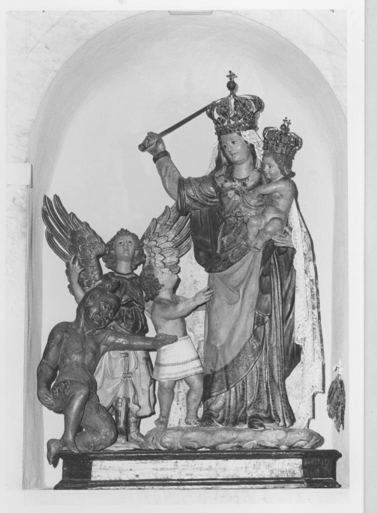 Madonna della difesa, madonna con bambino (gruppo scultoreo)
